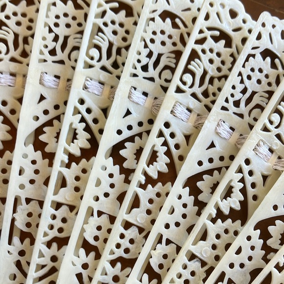 Two VINTAGE Japanese Fans - Picture 5 of 14